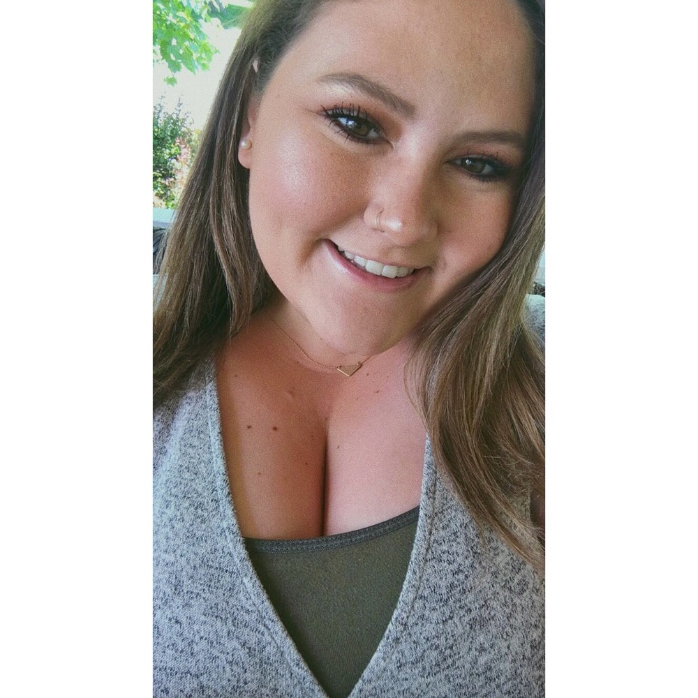 Meet your Posher, Chloe